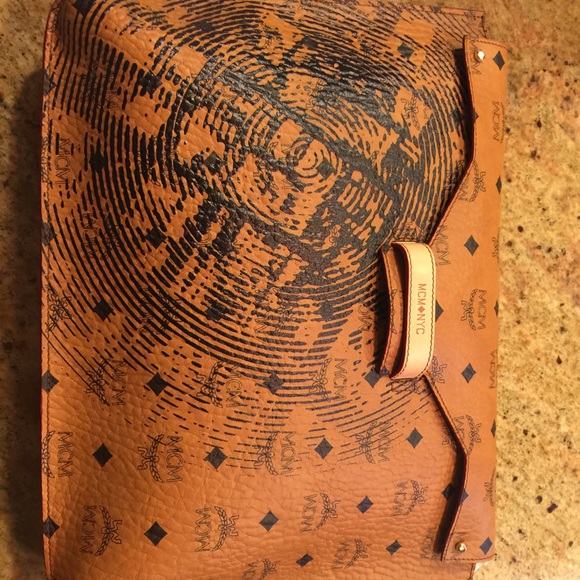 MCM Limited Edition Soho Portfolio Clutch - Picture 2 of 4