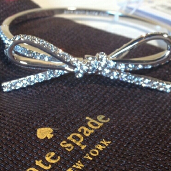 ❤ NWT Kate Spade Pave Large Bow Bangle!! ❤