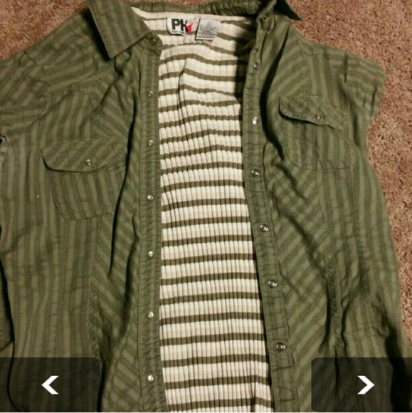 EUC Junior's Form Fitting Shirt Size L - Picture 3 of 4