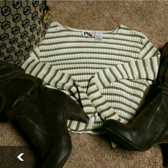 EUC Junior's Form Fitting Shirt Size L - Picture 4 of 4