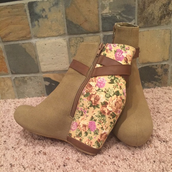 80%20 hidden wedge boot.