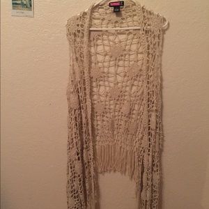 knit kimono vest with a fringe at the bottom