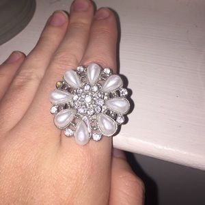 White flower stretch ring