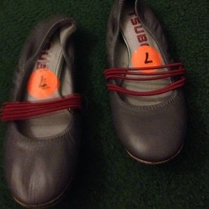 Gray leather ballerina flats