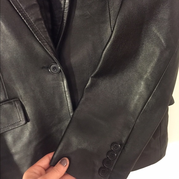 ❌SOLD❌ BCBG Leather Blazer Size 6 - Picture 2 of 4
