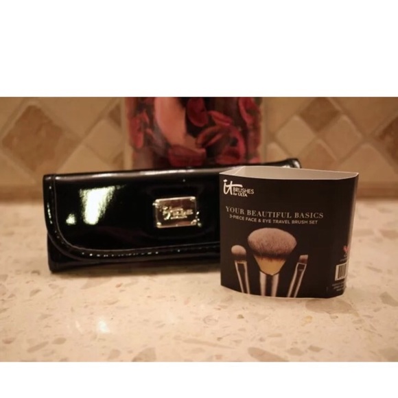 Makeup brushes