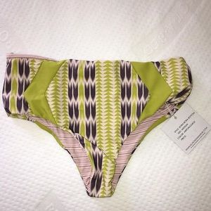 Acacia bottoms in arrow