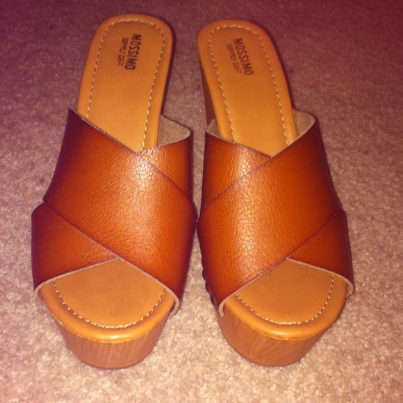 NWOT Brown wooden Mossimo wedges