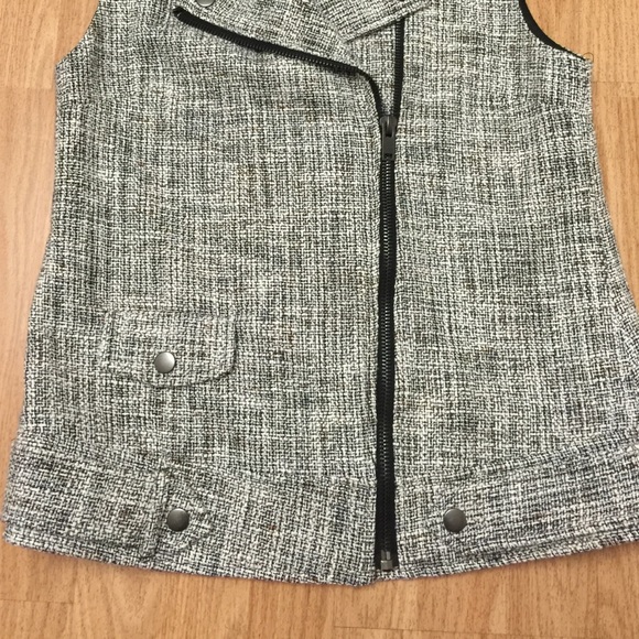 SOLDReally cute zip up vest - Picture 3 of 4
