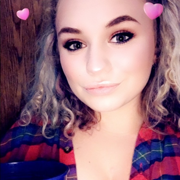 Meet Your Posher! - Picture 2 of 8