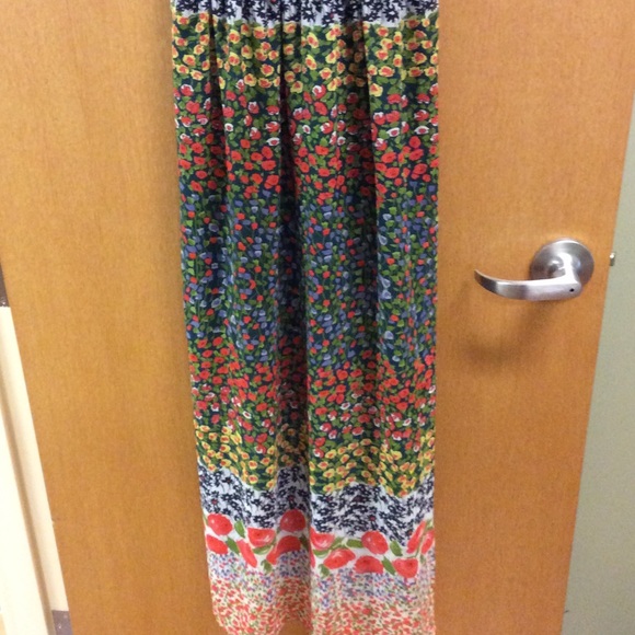 Floor length floral dress, fairly new - Picture 3 of 4