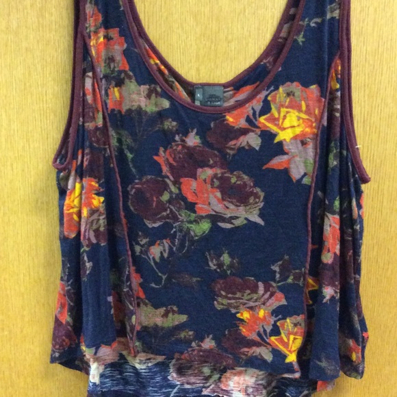 Romantic floral top - Picture 2 of 3