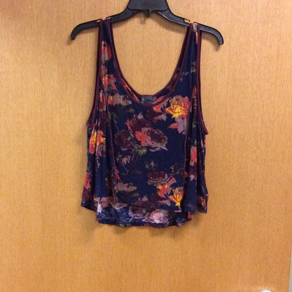 Romantic floral top - Picture 3 of 3