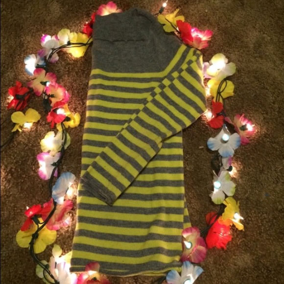 Gap Striped Sweater - Picture 4 of 4