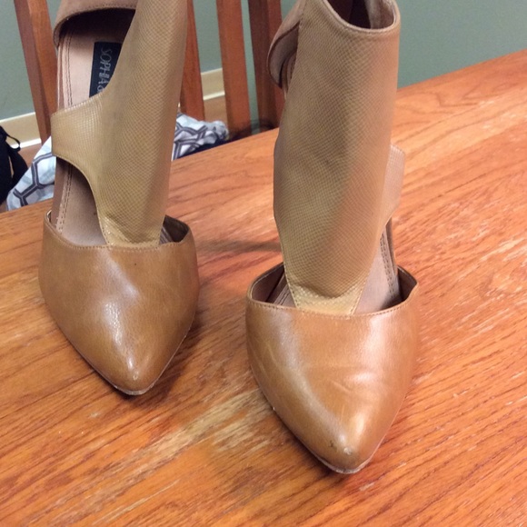 Sophia and Lee tan pumps, slightly worn - Picture 3 of 3