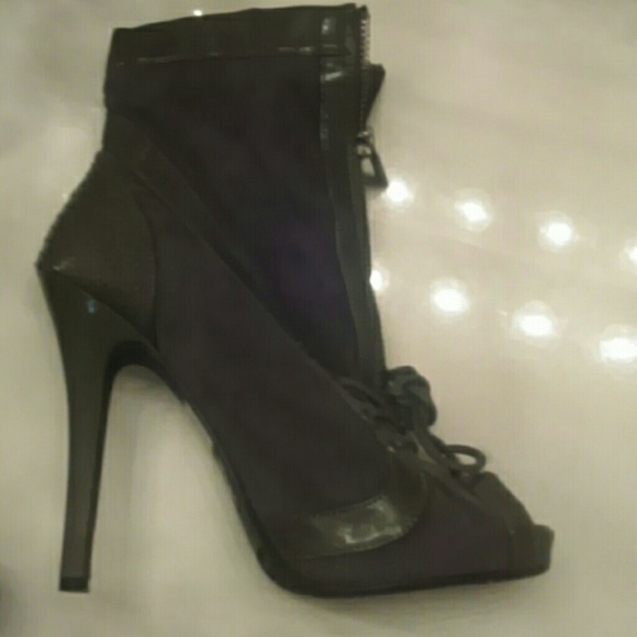 Heels - Picture 2 of 4