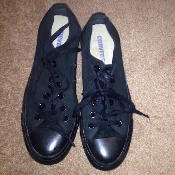 Black on black converse!🏴