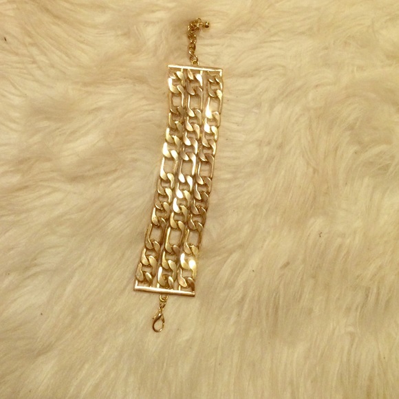 Chunky gold bracelet