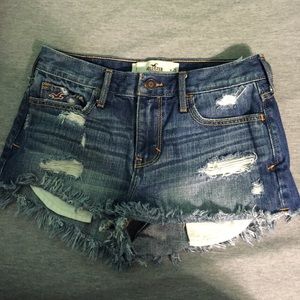 Size 1 (25) Hollister shorts