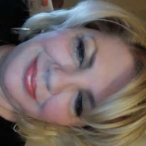 Meet your Posher, Claudia