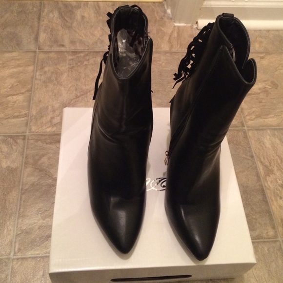 Black fringe bootie