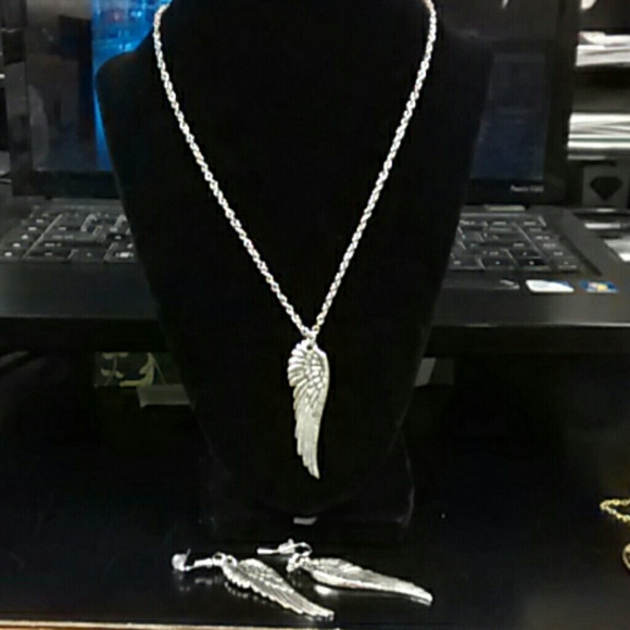 FINAL SALE!!   Silver Wing Necklace and Earrings - Picture 1 of 4