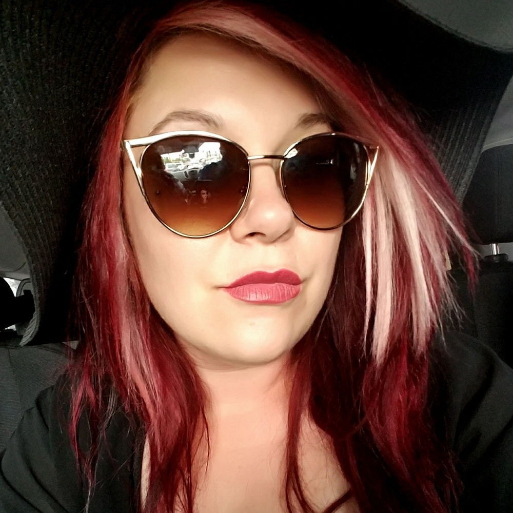 Meet your Posher, Stephanie