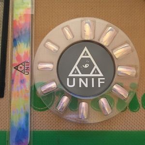 UNIF CHROMA NAILS PINK