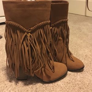 Fringe boots