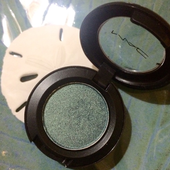💎MAC- "Steamy": Frosty Turquoise Eyeshadow💎