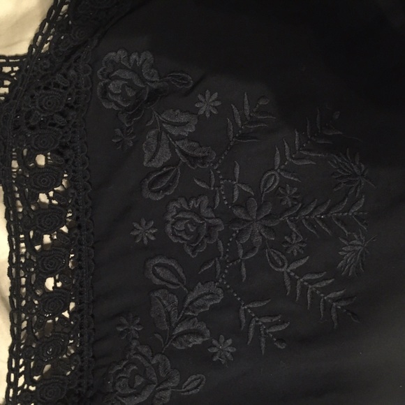 Cute LF crop top - Picture 2 of 2