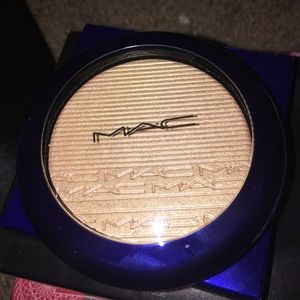MAC "Oh Darling" BNIB never used or swatched.