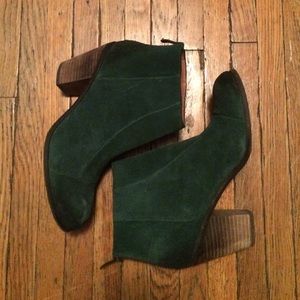 Vince Camuto suede round toe ankle booties sz 7.5