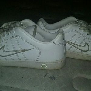 Nike tennis shoes