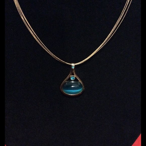 Necklace in shades of beige and more cat's-eye. - Picture 2 of 3