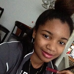 Meet your Posher, Laneaa