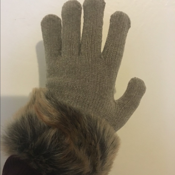 Gorgeous faux fur gloves! Never used