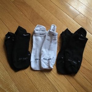 nike dri fit no show tab socks