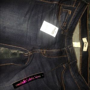 Skin tight leggings.