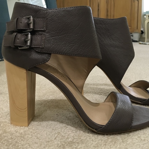 Beautiful Julianne Hough heels - Picture 2 of 4