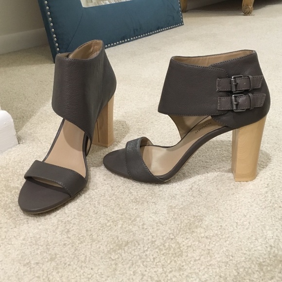 Beautiful Julianne Hough heels - Picture 1 of 4