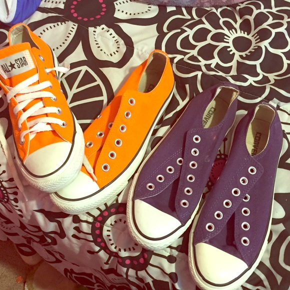 Gently used chuck taylor converse shoes.