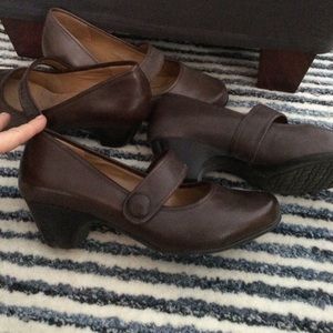 Michelle D, size 8.5, 2 pair