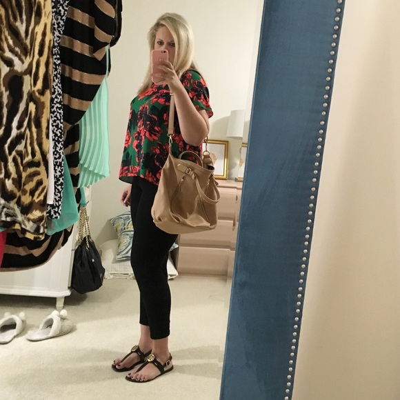 Nude satchel or cross body with gold detailing - Picture 4 of 4