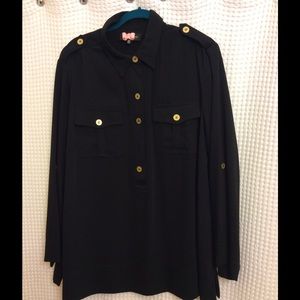 Lovely tunic button sleeves and shoulder detail!