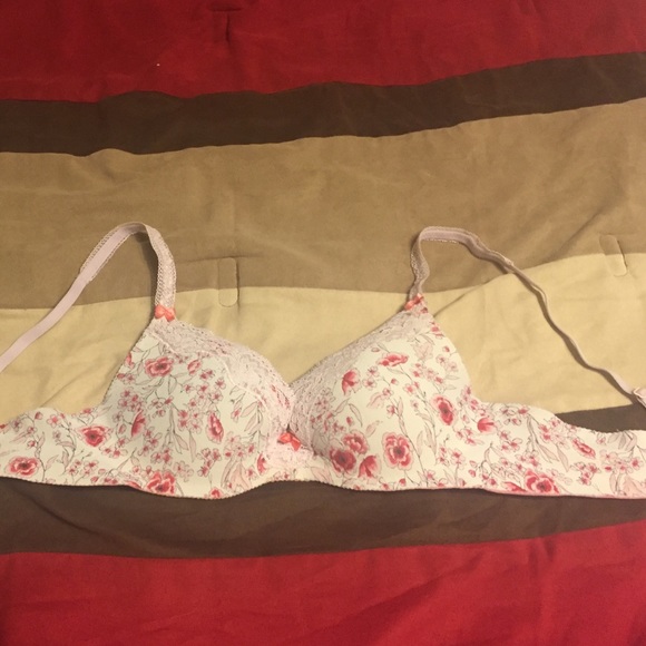 VS Secret Embrace Plunge 36B