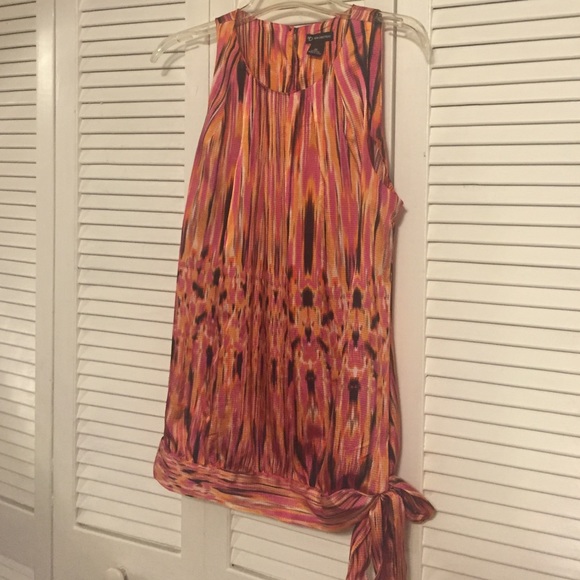 HOST PICK!! Bright, Multi-colored Top