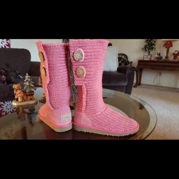 Ugg boots for girls size 4