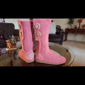 Ugg boots for girls size 4