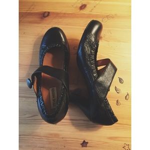 Black Steve Madden 1 1/2" heels